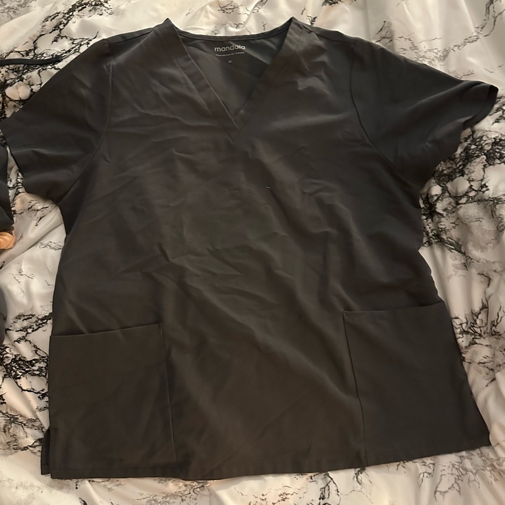 XL scrub top, Mandala - pewter